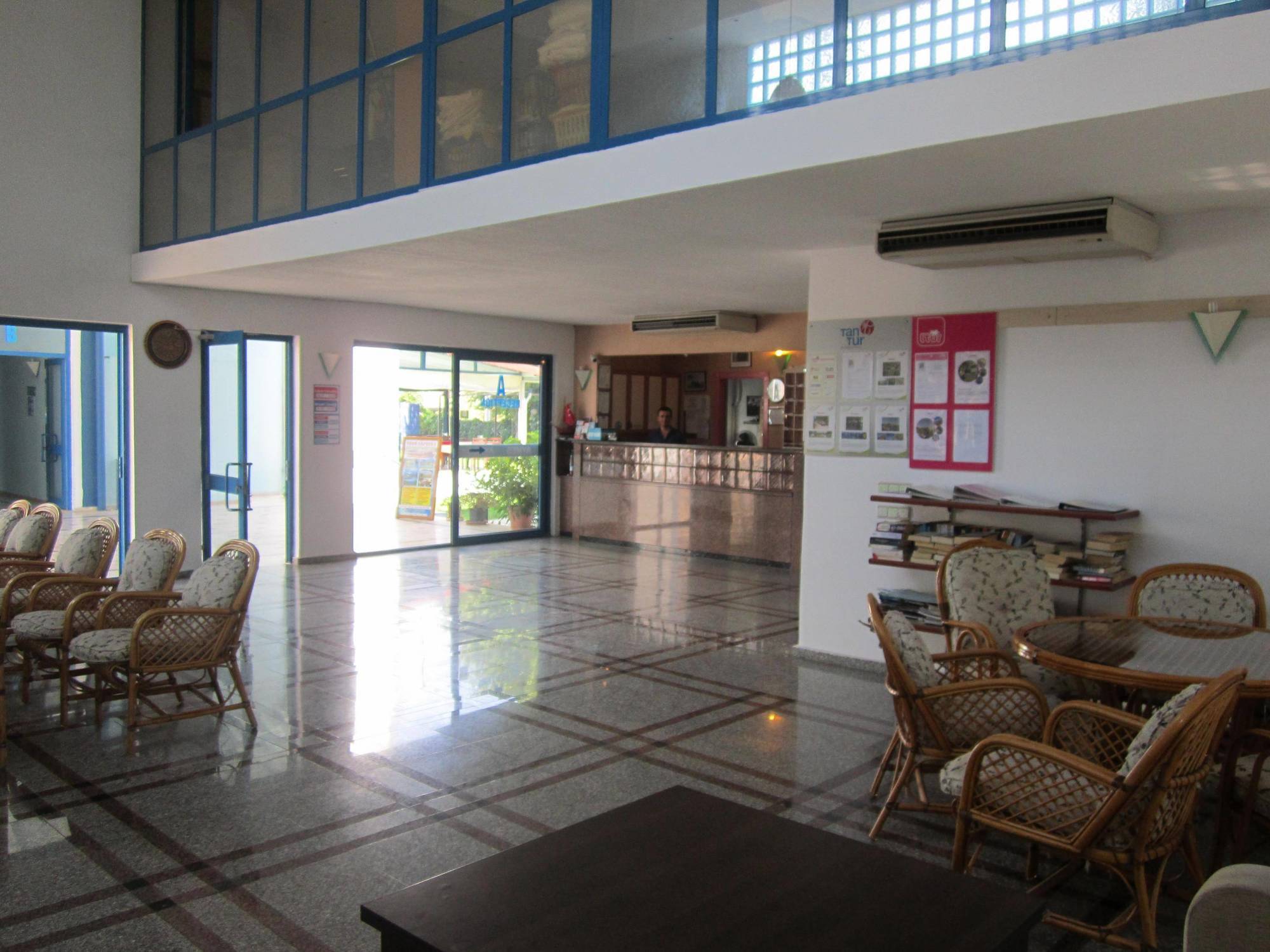 Aymes Hotel 페티예 외부 사진